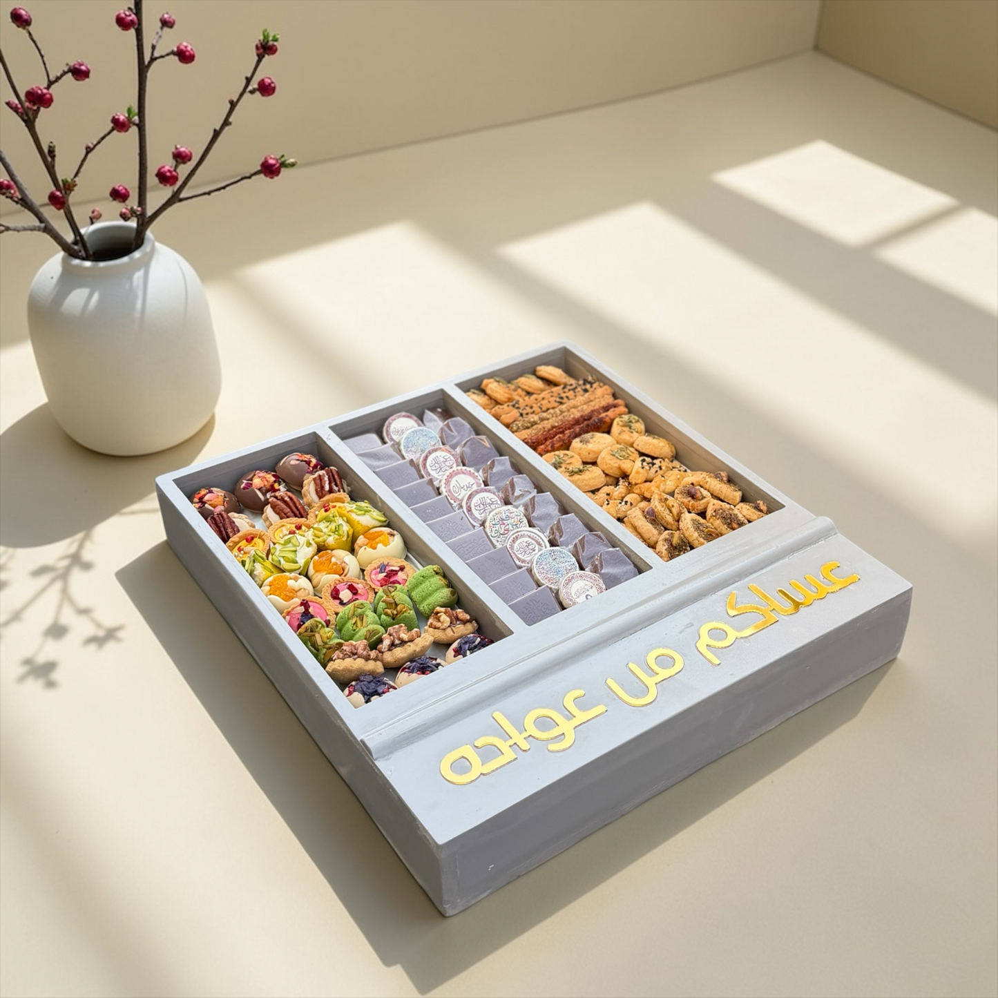 Eid Luxury Chocolate Wooden Platter | صحن شوكليت فاخر للعيد على صحن خشبي