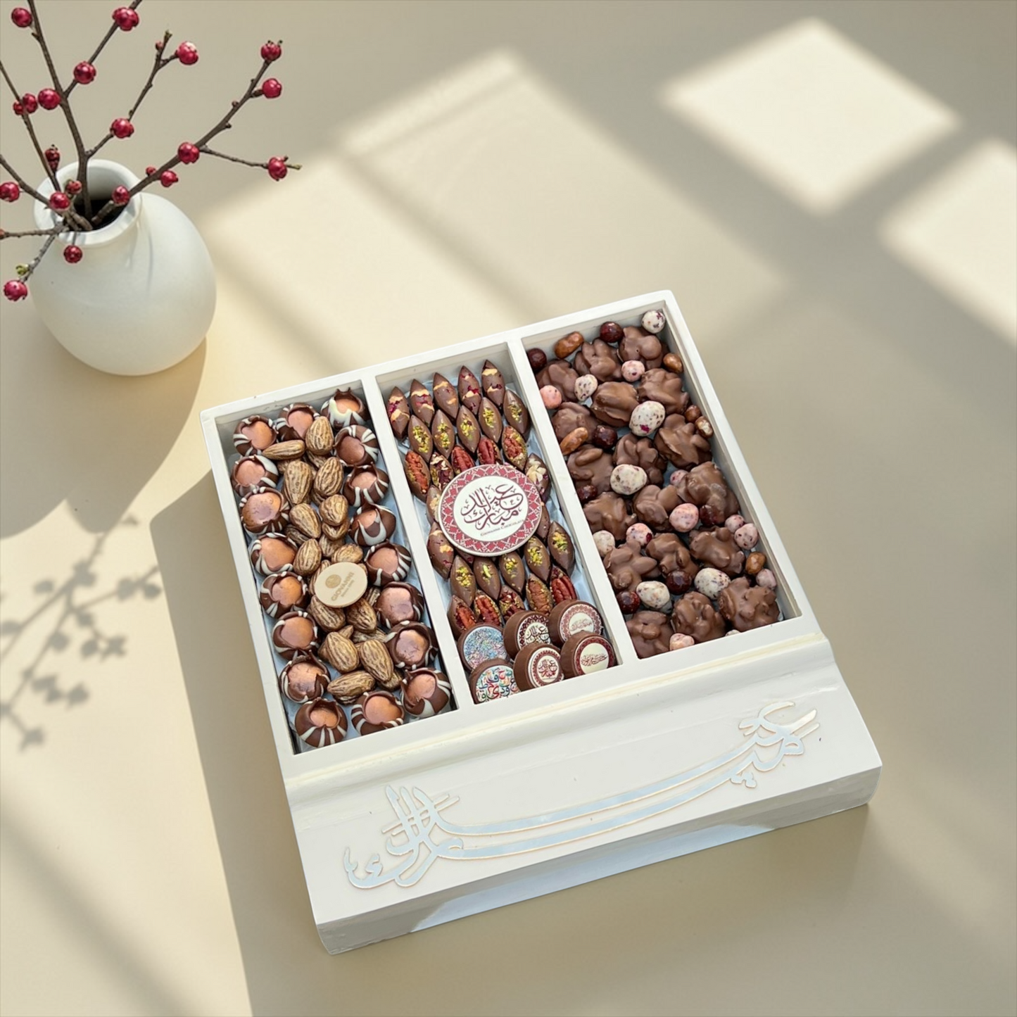 Eid Luxury Chocolate Wooden Platter | صحن شوكليت فاخر للعيد على صحن خشبي