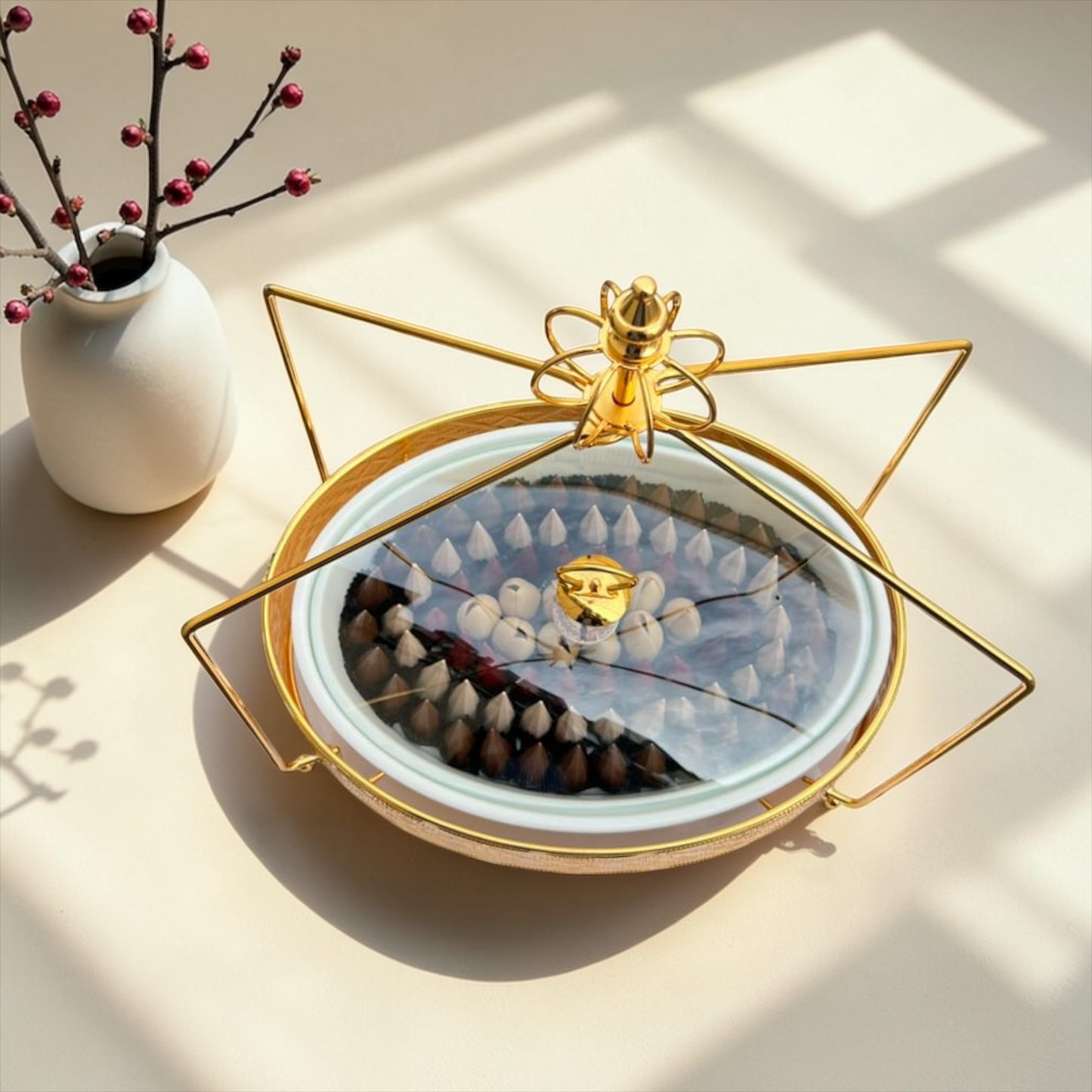 Eid Feuilletine Chocolate Cone Gold Platter | صحن ذهبي فاخر مع شوكليت الكون بالفياتين بثيم العيد