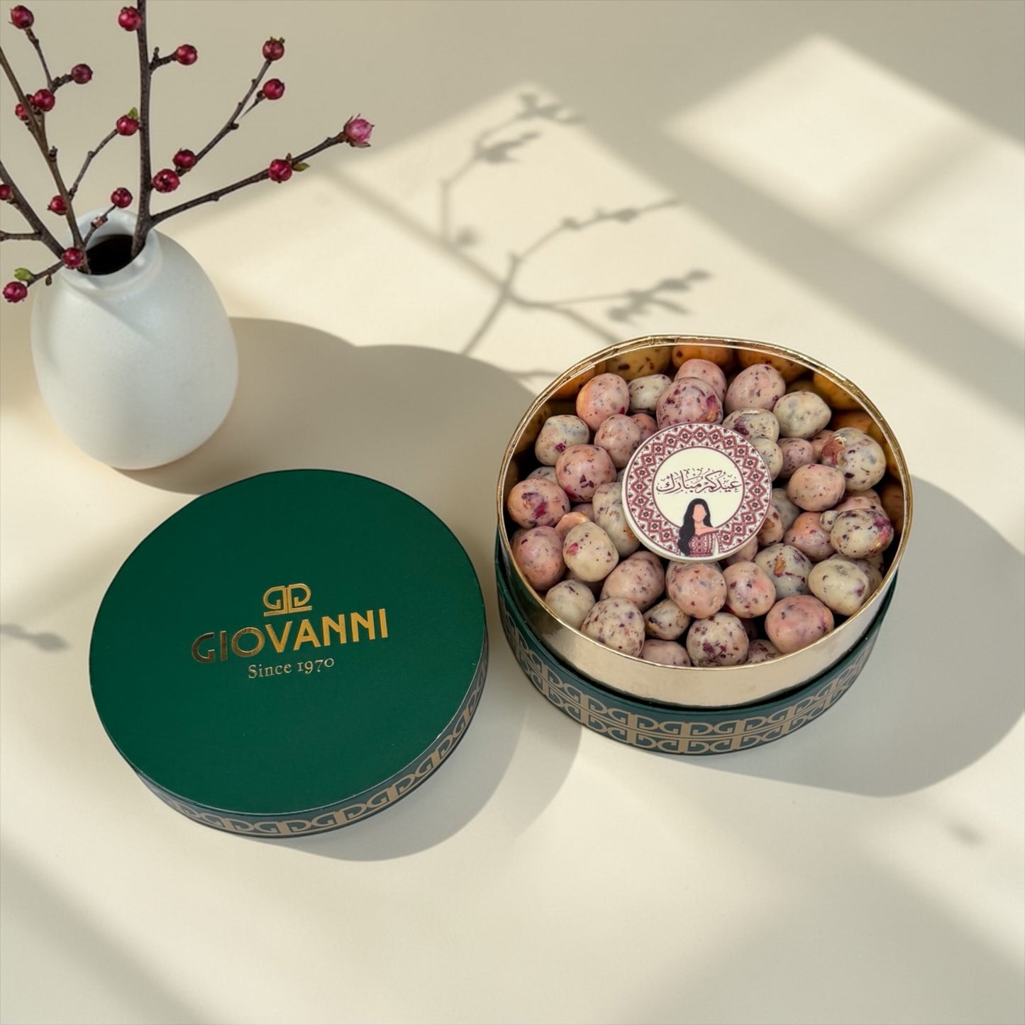 Handmade White Chocolate Dragée Box – Rose Hazelnut | بوكس دراجيه شوكليت وايت هاند ميد بالبندق والورد