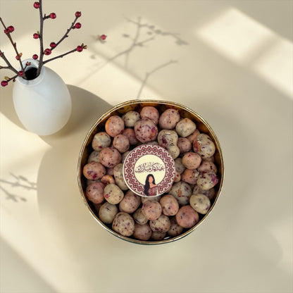 Handmade White Chocolate Dragée Box – Rose Hazelnut | بوكس دراجيه شوكليت وايت هاند ميد بالبندق والورد