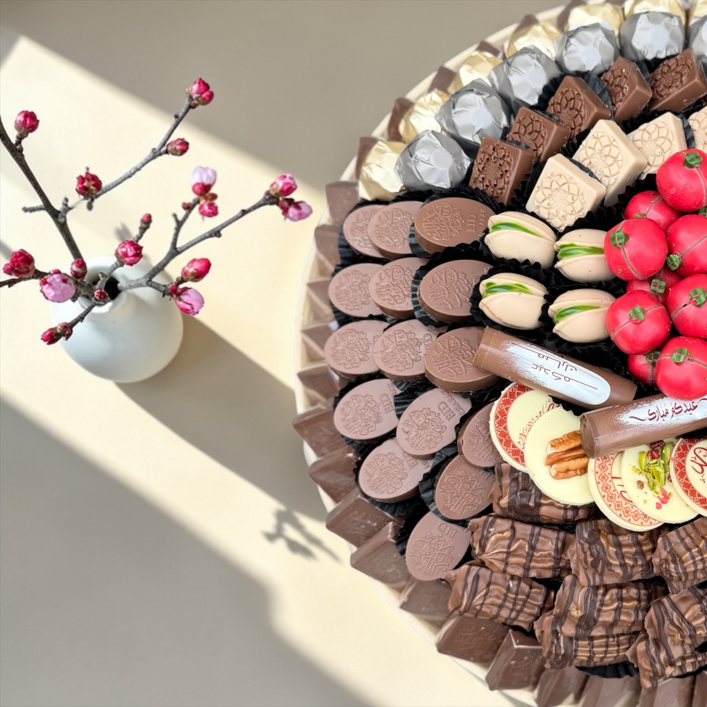 Luxury Bamboo VIP Platter – Giovanni Signature Chocolate Selection صحن بامبو فاخر VIP مع تشكيلة سيجنتشر من جيوفاني شوكليت