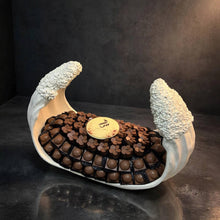 Five elegant chocolate trays arranged for weddings – 2 | خمسة صحون شوكليت فاخرة مرتبة للأعراس – 2